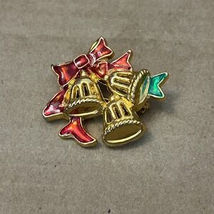 Christmas Bells Pin Gold Tone Metal Red Green Ribbons Vintage EUC ‎ 2" X 1.5"